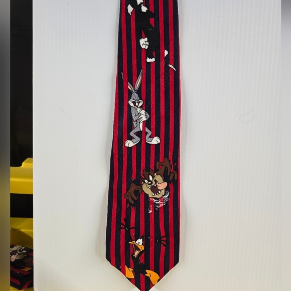 Vintage Looney Tunes Mania Mens NECK TIE 1995 Warner Bros Strip - Picture 1 of 3